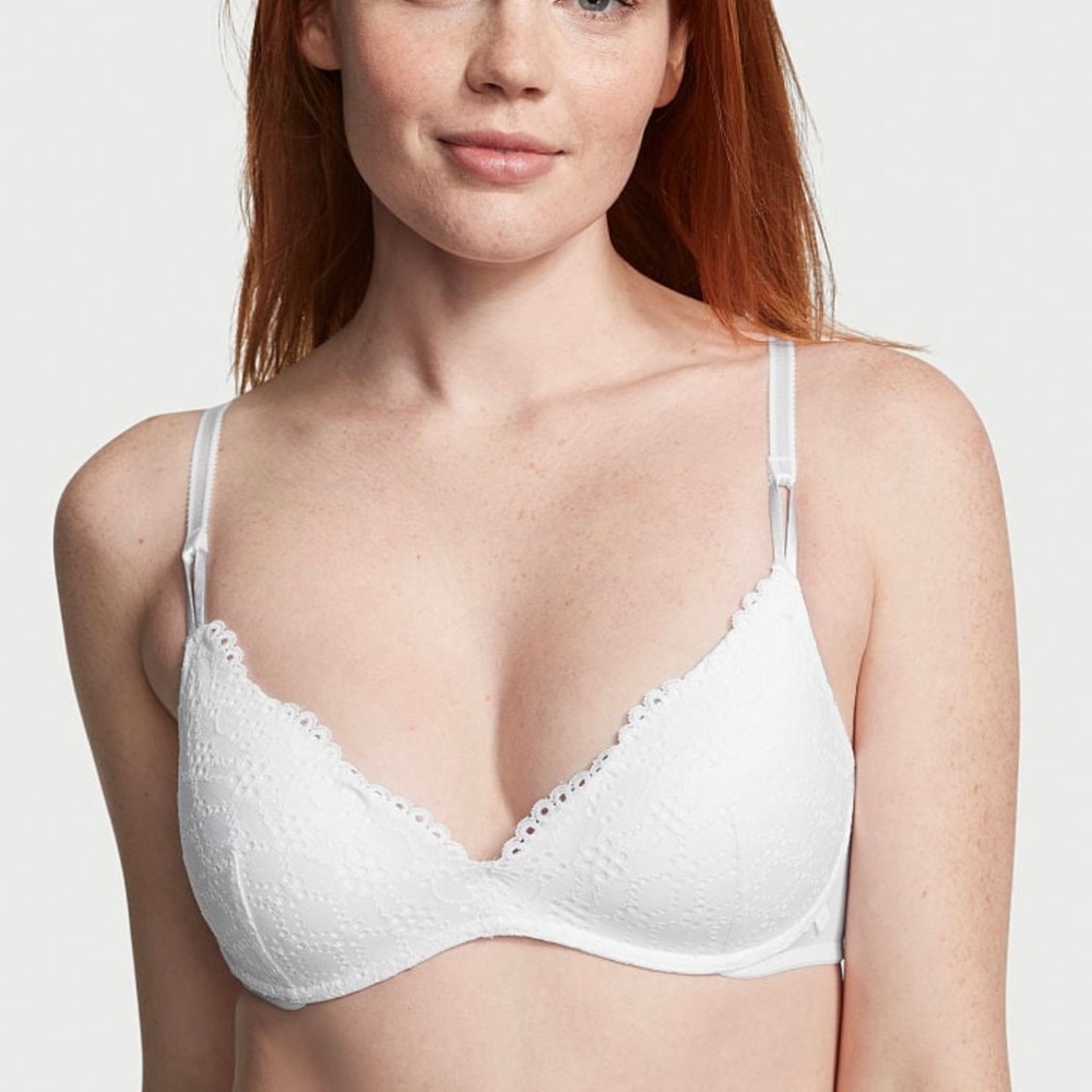 Victoria’s Secret Lace Wireless Push-Up Bra